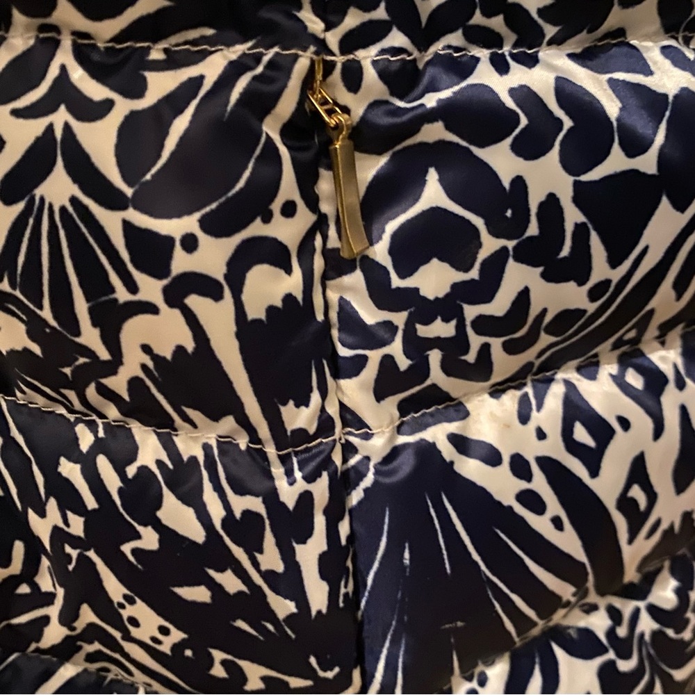MAKE AN OFFER! Lilly Pulitzer Reverses/Puffer Jacket,Navy Print/White,Size 14 - Picture 4 of 14